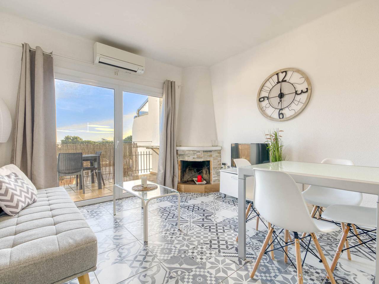Entire apartment, Apto. Alina 31 -A/A, Wifi, parking, céntrico, zona tranquila. in l'Escala, Upper Empordà