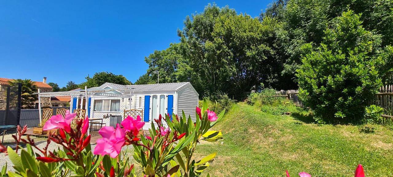 Joli Mobil-Home avec terrain terrasse 10min du Puy dufou in Sèvremont, Fontenay-le-Comte