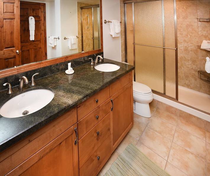 Vacation apartment for 4 people, with pool and hot tub as well as balcony in Vail