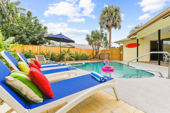 Vacation rental for 6 people, with terrace and yard as well as pool in Palm Beach Gardens