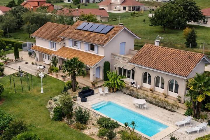 Chambre d’hôte pour 2 personnes, avec piscine ainsi que jardin et vue à Saint-Didier-de-la-Tour
