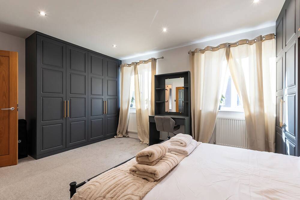 Open Mind Property- 6Br Home, Hot Tub & Free Parking in Fareham, Hampshire