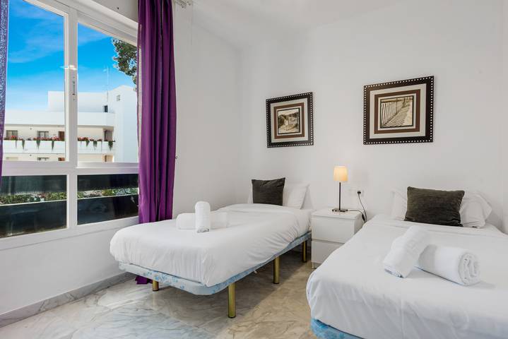 Holiday apartment for 4 people, with pool and balcony, with pets in Puerto Banús
