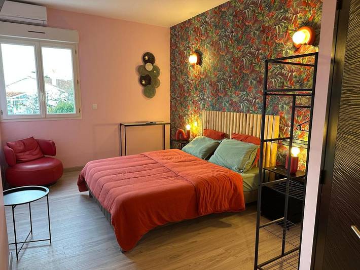 Location de vacances pour 2 personnes, avec terrasse et jardin ainsi que piscine et vue, animaux acceptés à Saint-Xandre
