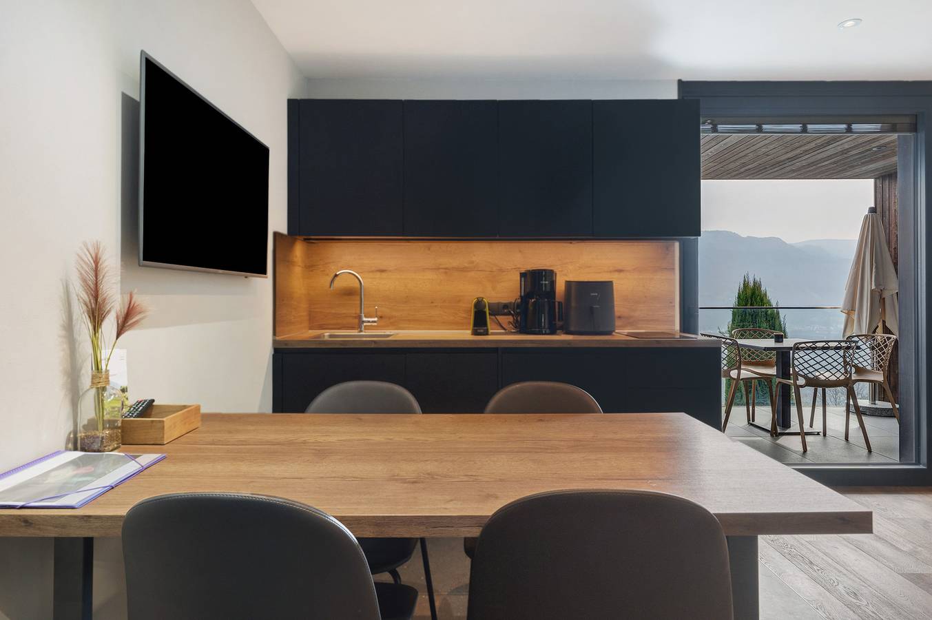 Ganze Wohnung, Ferienwohnung 'Helena' mit Bergblick, Gemeinschaftspool und Wi-Fi in Marling, Ortleralpen