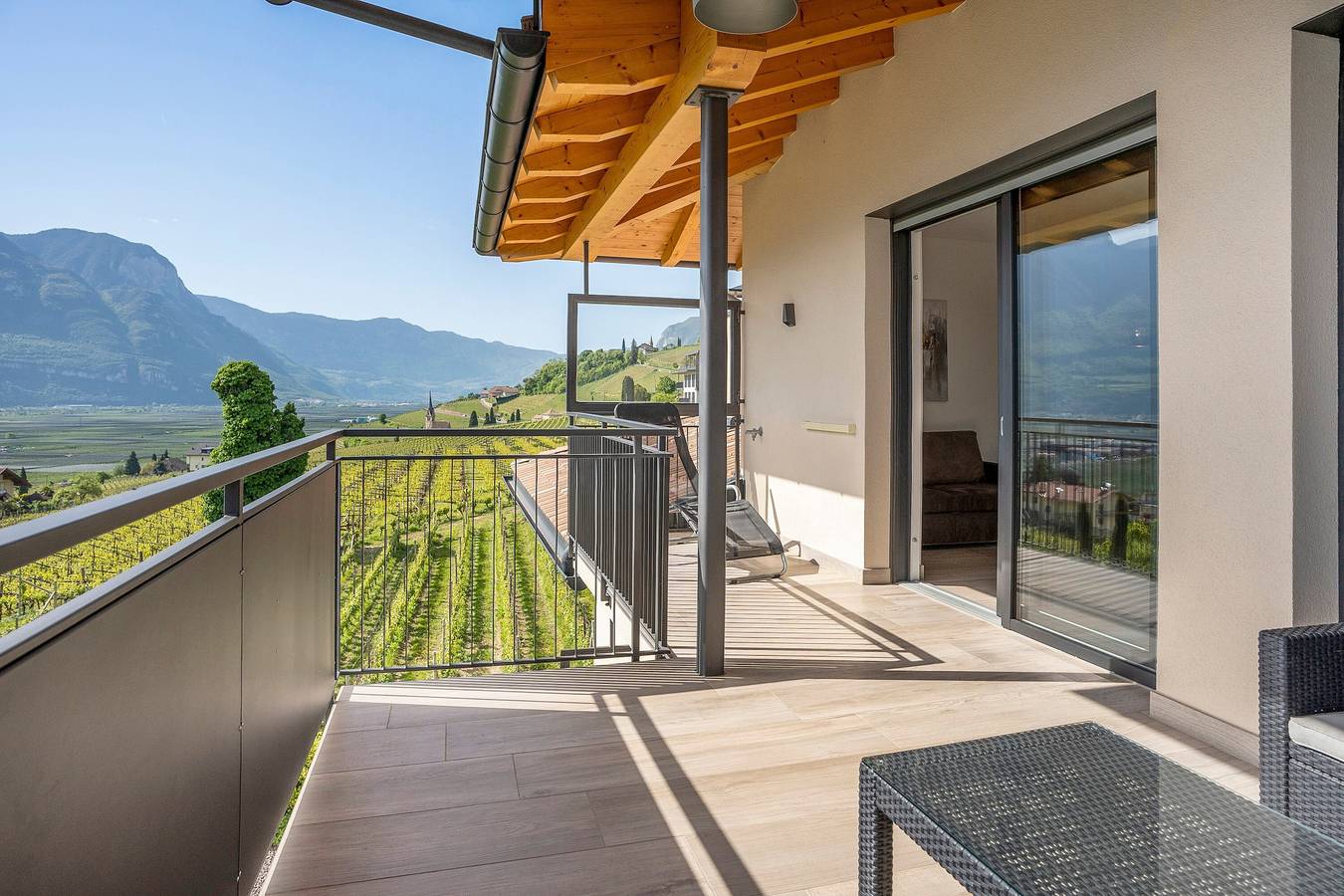 Ganze Wohnung, Ferienwohnung 'Bacchushof Chardonnay' mit Bergblick, Balkon und geteiltem Pool in Tramin an der Weinstraße, Nonsberggruppe
