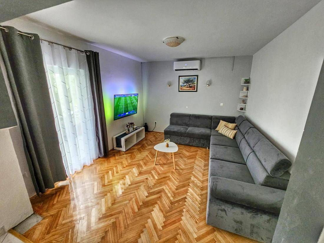 Charmantes Ferienhaus in Ljubač mit privatem Pool und Bergblick in Ljubac, Zadar