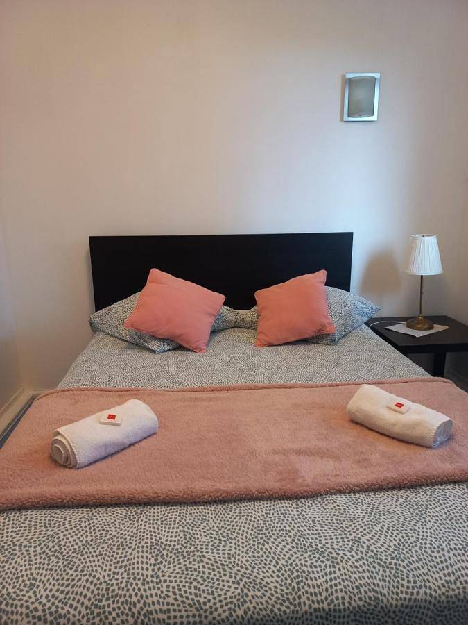 Double Room with Private Bathroom in Orthez, Béarn