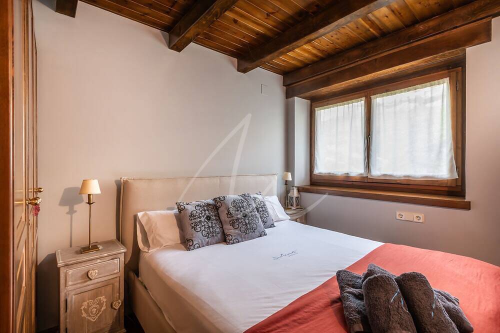 Entire apartment, Urets by Seamount Rentals in Bagergue, Naut Aran