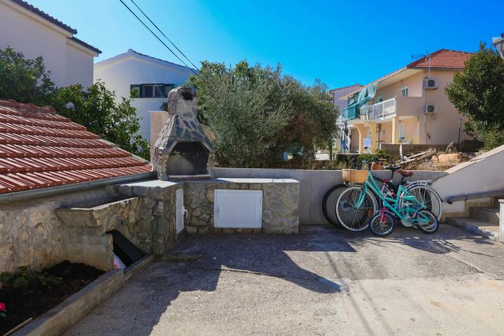 Apartamento entero, Apartamento para dos personas con terraza y vista al mar Rogoznica A-24889-a in Rogoznica, Condado de Šibenik-Knin
