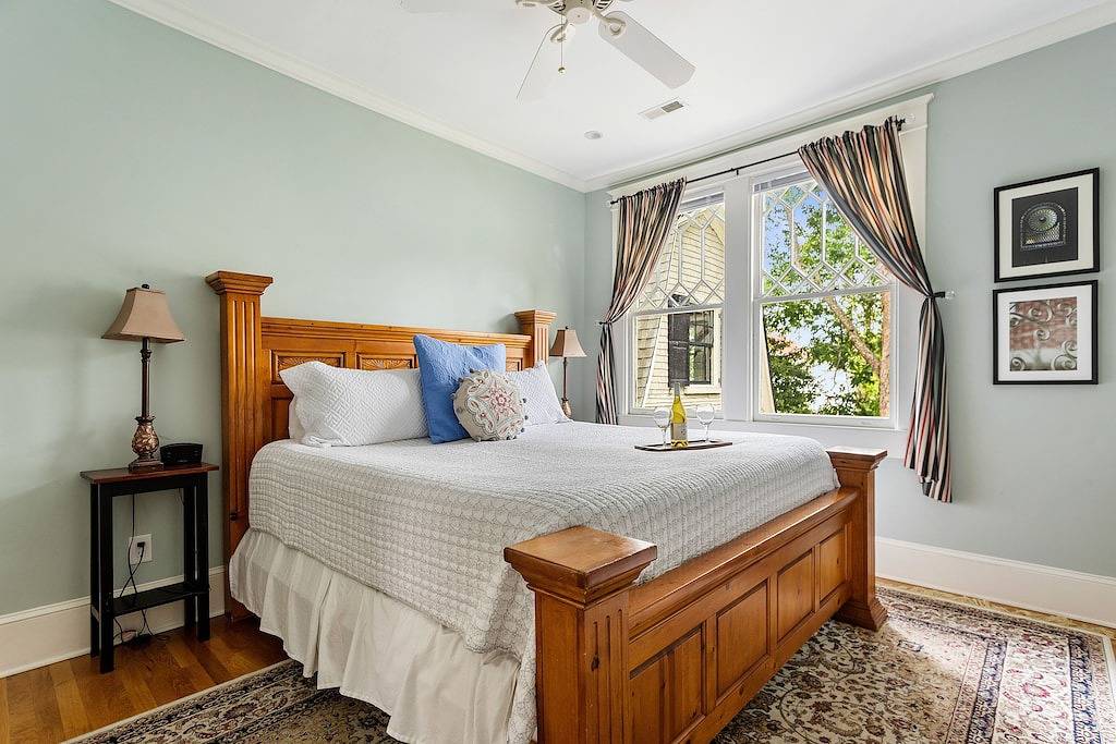 Ganze Wohnung, Downtown Luxury |Rutledge Avenue Inn (Suite C) in Charleston, Charleston County