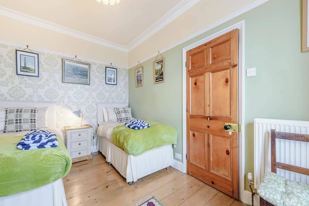 Fabulous Georgian property overlooking the harbour of Aberaeron. in Aberaeron, Cardigan Bay