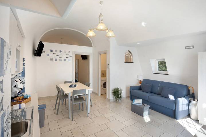 Casa Vacanze JoRì: Meerblick, kostenloser Privatparkplatz, Terrasse, Klimaanlage, nahe Amalfi in Tovere, Amalfi