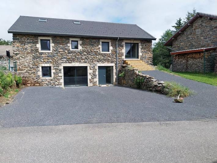 Location de vacances pour 18 personnes, avec terrasse ainsi que jardin et vue à Araules