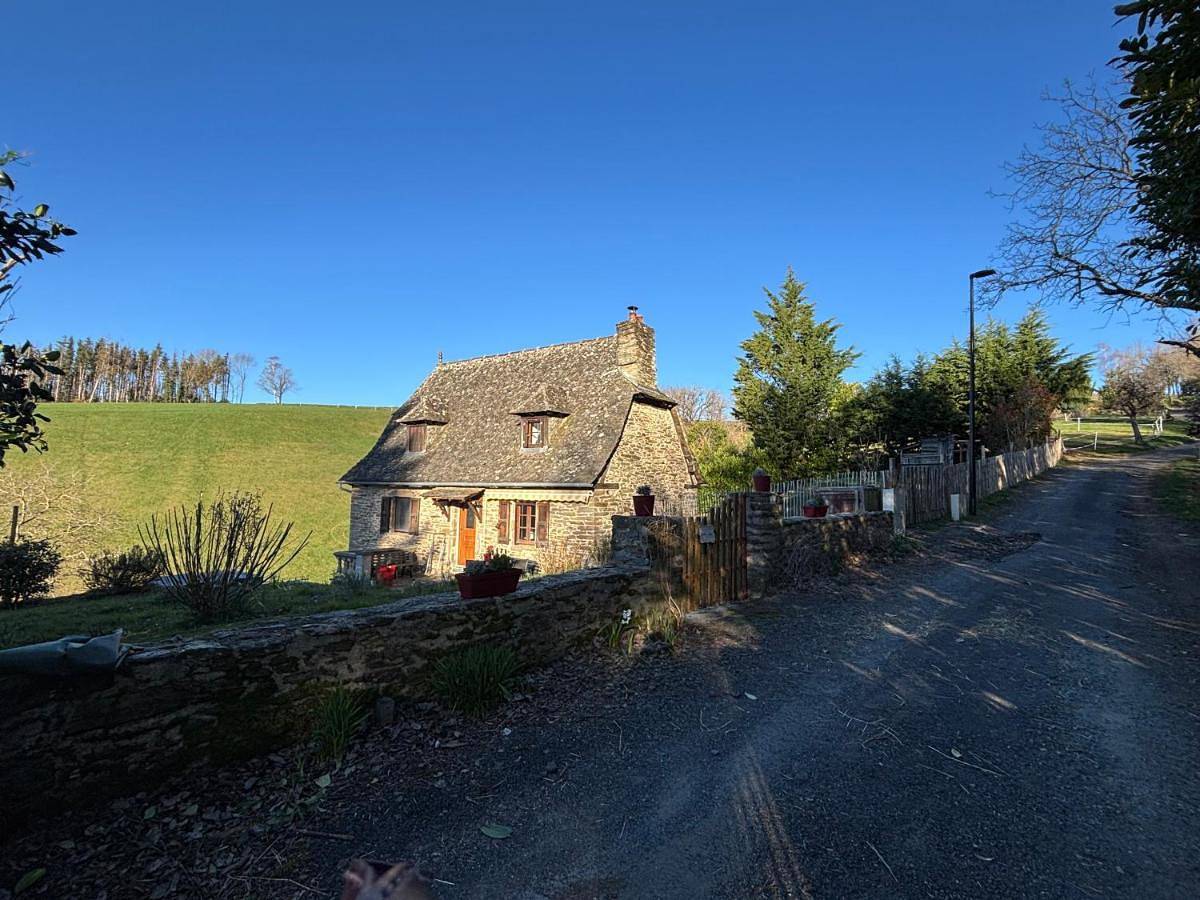 Lacouty le paradis! in Junhac, Région d'Aurillac