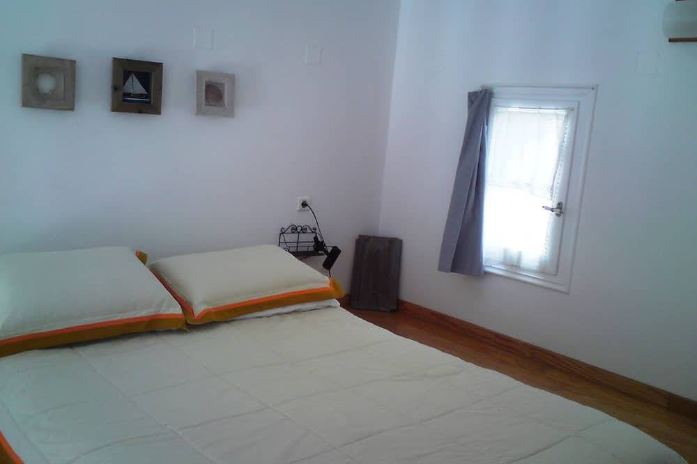 Syros: Villa met buitengewone aan de Egeïsche Zee in de buurt in Finikas, Syros