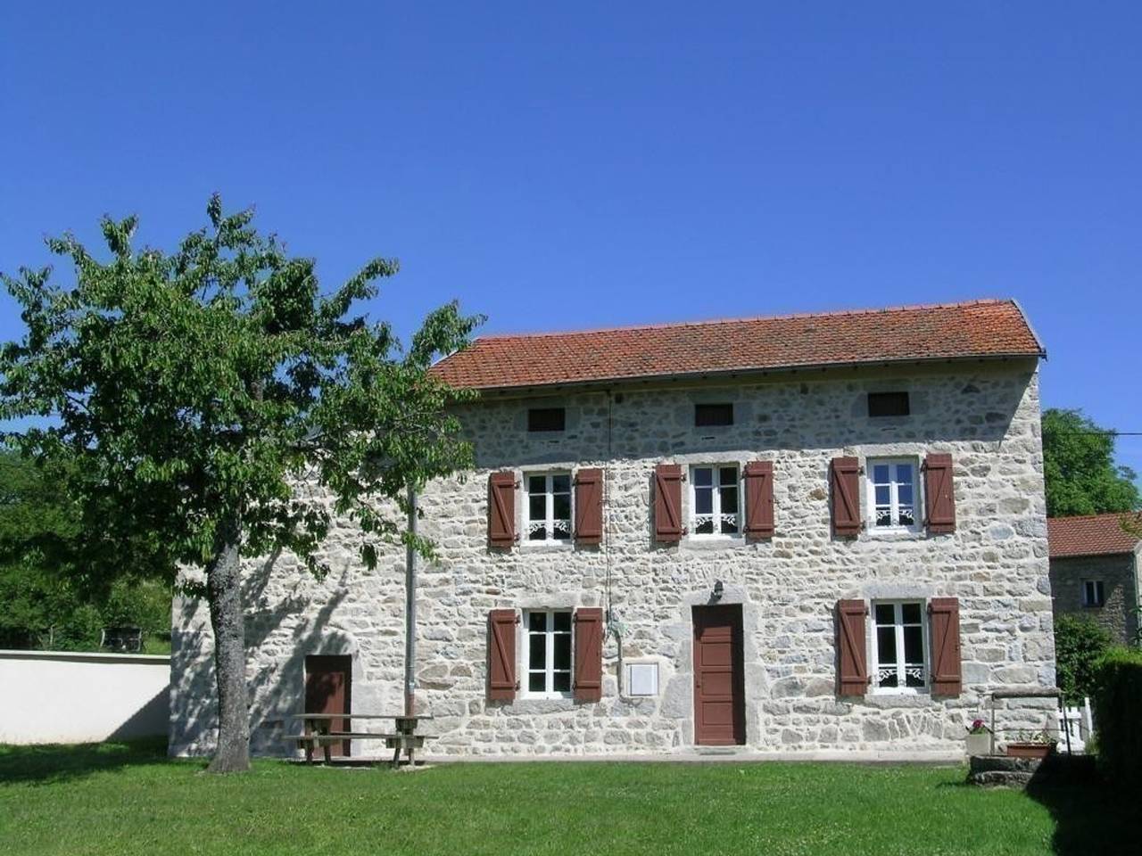 Gîte familial pour 12 pers. avec grand jardin, proche ski et Vichy - Animaux acceptés, draps inclus in La Guillermie, Regionaler Naturpark Livradois-Forez
