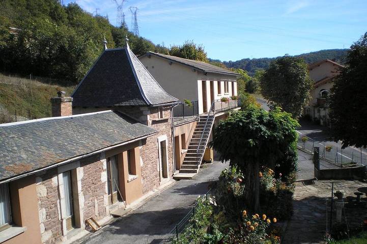 Gîte pour 6 personnes, avec Terrasse et Piscine à Saint-Victor-et-Melvieu