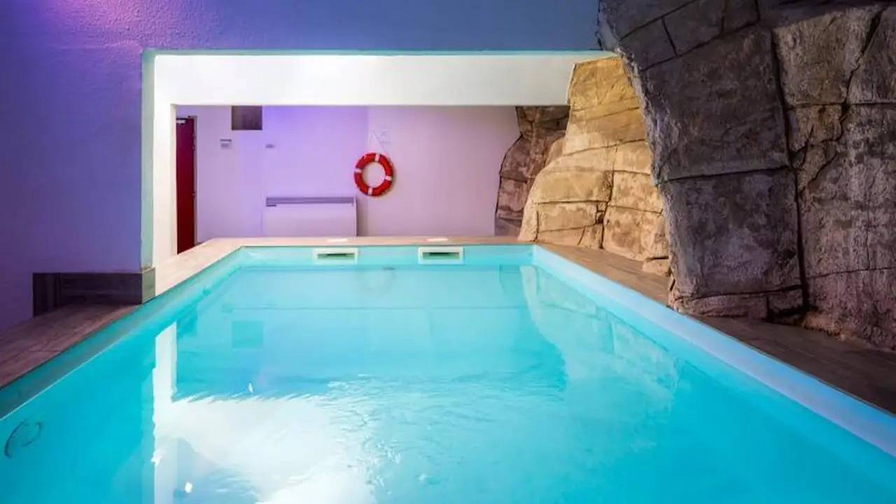 Apartamento vacacional entero, Acogedor apartamento de esquí con sauna a 400 metros de la avenida in Isola 2000, Isola