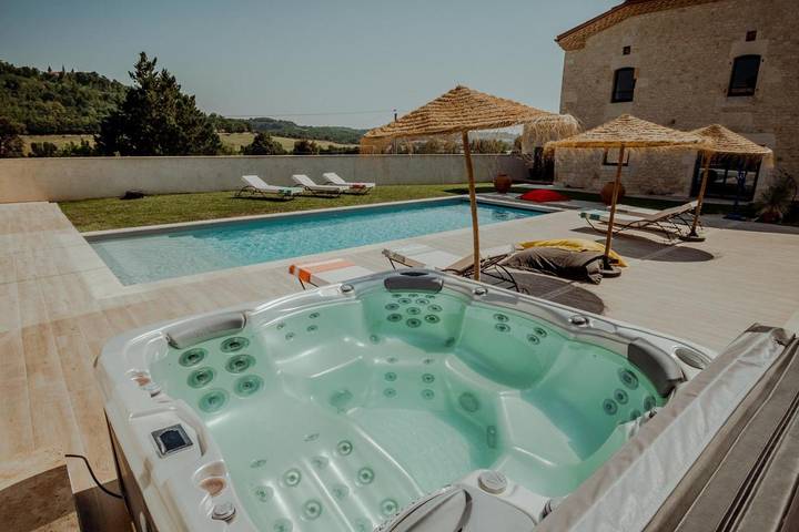 Location de vacances pour 18 personnes, avec Balcon et Jacuzzi ainsi que Terrasse et Jardin à Cazes-Mondenard - 4