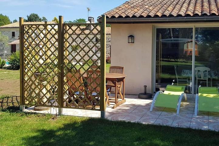 Location de vacances pour 2 personnes, avec Piscine à Bussac-Forêt - 4