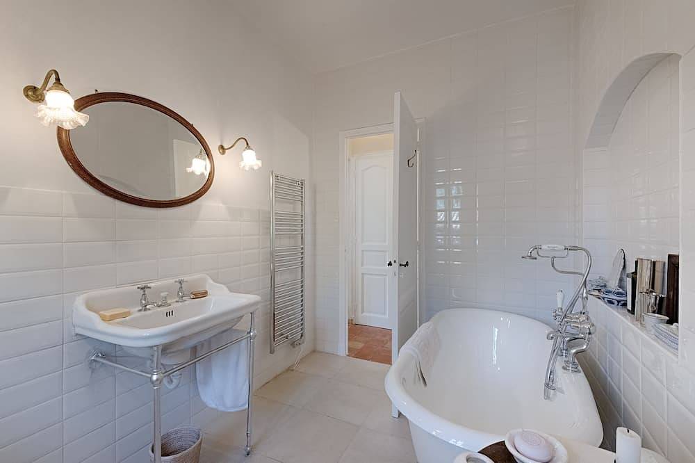 Provencal House, Private Pool, Sea View in Tourrettes-sur-Loup, Cannes region