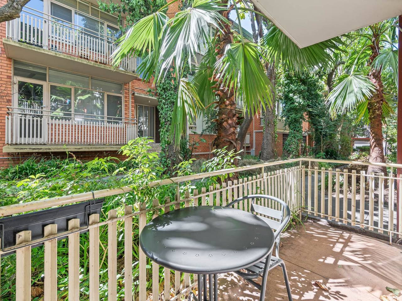 Entire apartment, Charming Inner-City Stay- Space, Style & Location in South Yarra, Melbourne