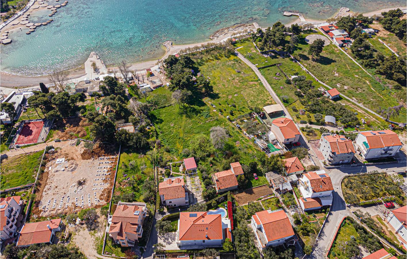 Gemütlich, 1,5 km vom Strand entfernt: Apartment mit Meerblick, Pool und Parkplatz in Vodice, Šibenik-Knin