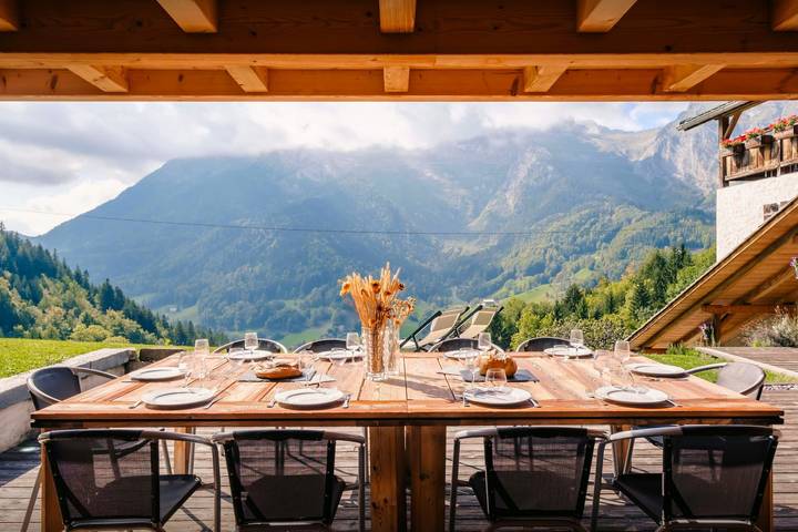Gîte pour 12 personnes, avec sauna ainsi que piscine et jardin, adapté aux familles à Les Clefs