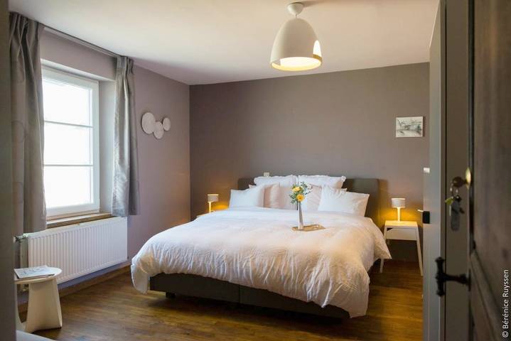 Location de vacances pour 2 personnes, avec vue ainsi que piscine et jardin à Florennes - 2