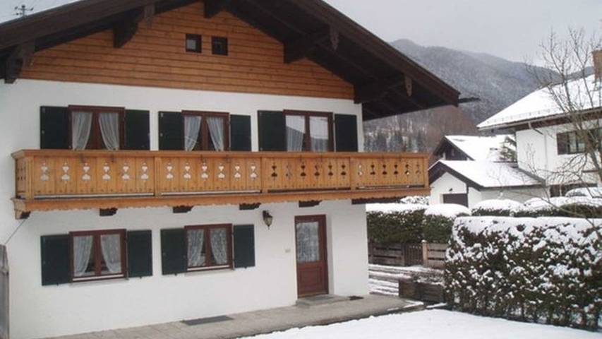 Holiday letting for 4 people, with pool and garden as well as sauna and terrace in Tegernsee