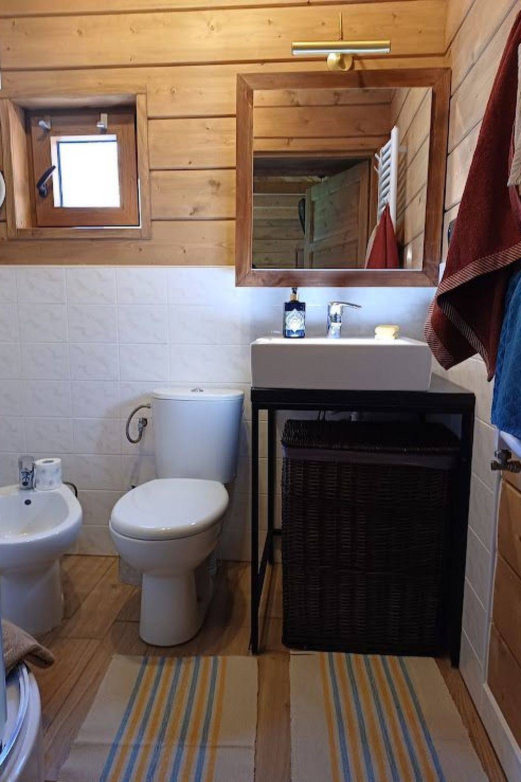 Holzhäuschen in der Kaschubei in Chmielno