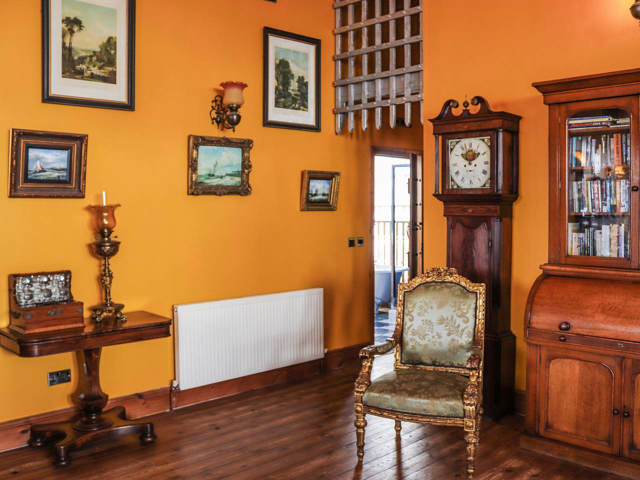 Entire apartment, The Auction House in Criccieth, Gwynedd