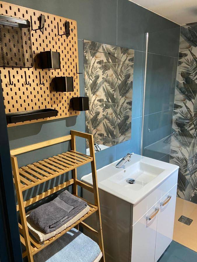 Parc de vacances pour 4 personnes, avec piscine et vue sur le lac ainsi que vue et jardin, animaux acceptés dans le Var - 3