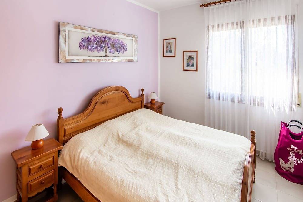 Holiday Home in Catalonia near Beach in Sant Pere Pescador, Upper Empordà
