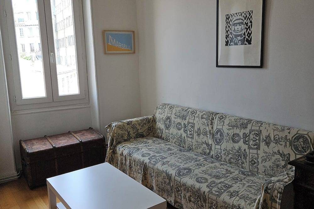 Spacious, bright and central self-contained studio in a chambre d'hôte in Marsella, Marsella region