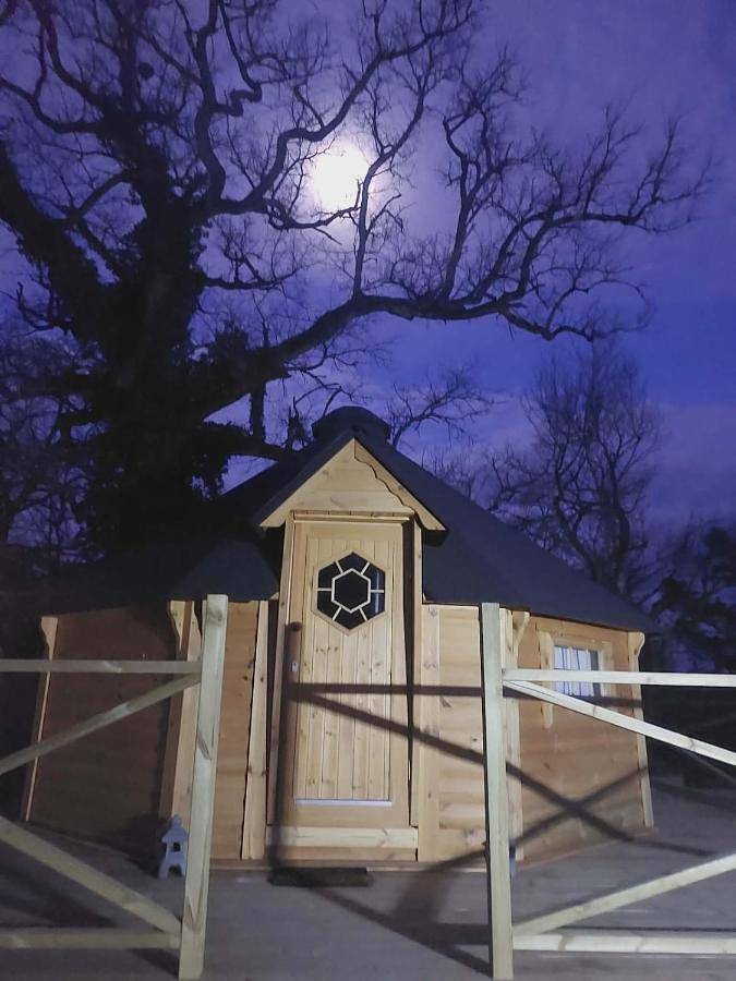 Gîte pour 3 personnes, avec Balcon et Jacuzzi ainsi que Terrasse et Jardin à Brugheas