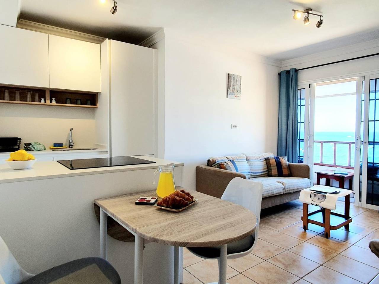 Entire holiday apartment, Lovely front line apartment in Costa Adeje - Tenerife in La Caleta, Adeje