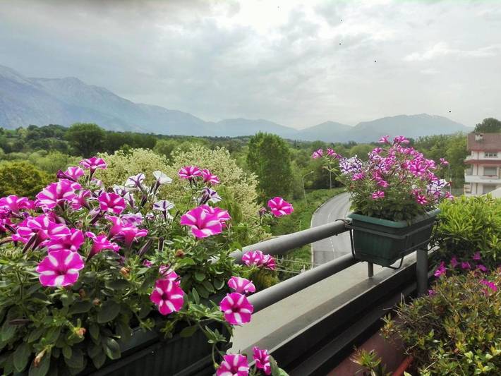 Appartamento per 5 persone, con Balcone e Terrazza nonché Piscina e Panorama a Pratola Peligna