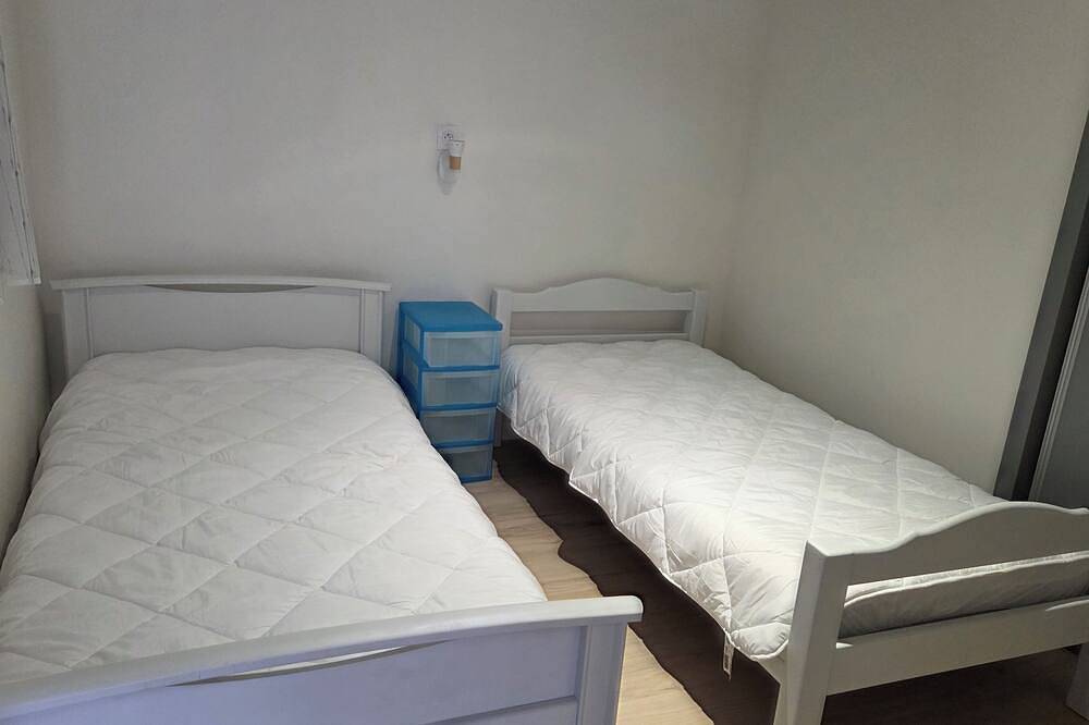 Le Petit Paradis Very spacious house with lovely garden terrace in La Brée-les-Bains, Côte de Beauté