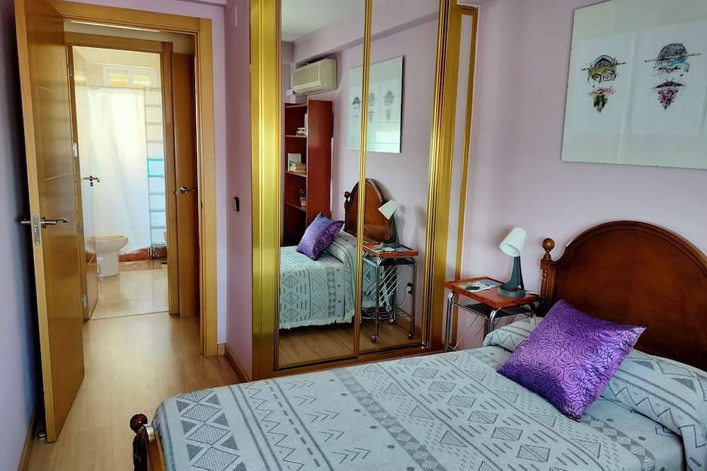 Entire apartment, El Camino Apartment in Alcalá de Henares, Madrid Province