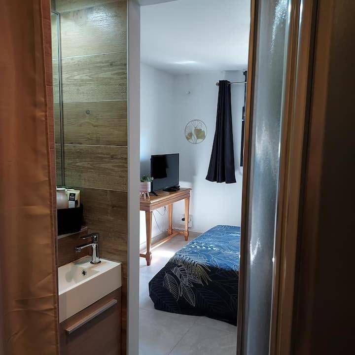 Double Room in Saint-Sauveur-de-Montagut, Parc naturel régional des Monts d'Ardèche