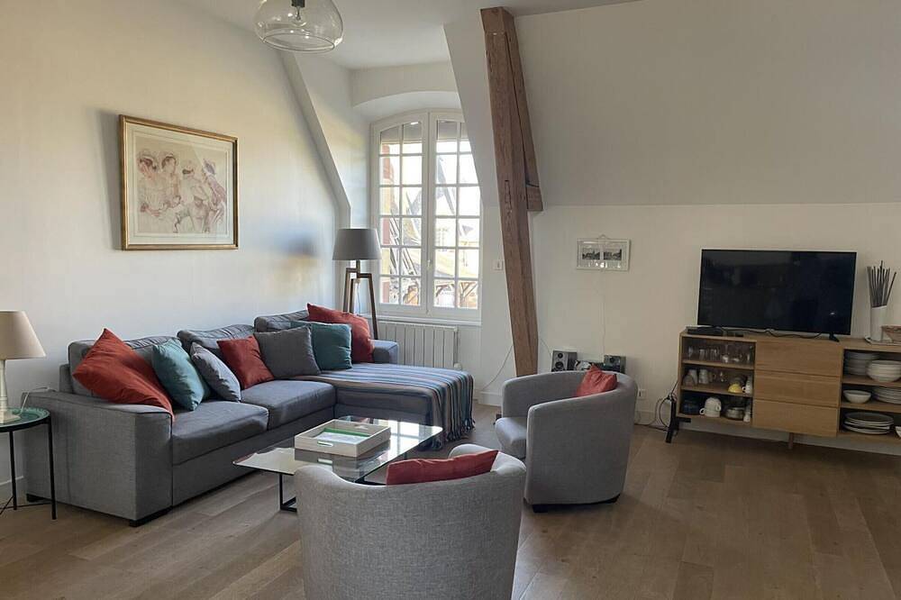Grand gîte rénové proche Moulins pour 10 pers, animaux admis, Wifi in Trévol, Allier