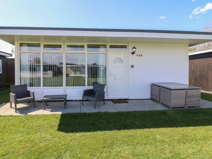 Cottage for 5 people, with garden, with pets in Chapel St. Leonards