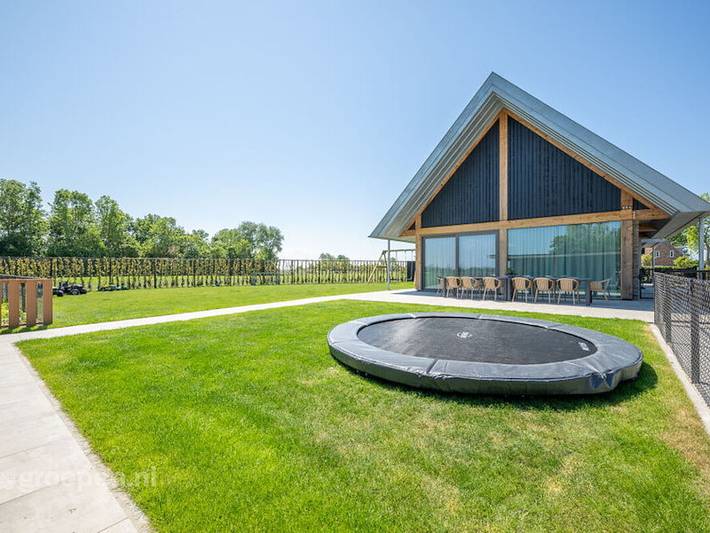 Ferienhaus für 14 Personen, mit Balkon/Terrasse und Terrasse sowie Garten in Aagtekerke