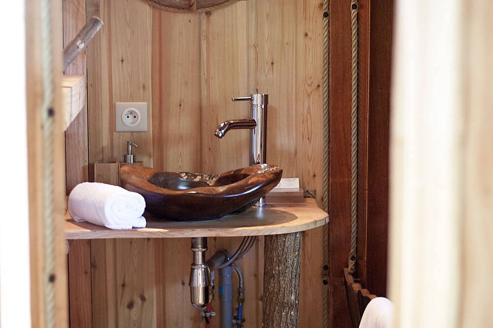 Pescador Hut: encantadora cabaña en los árboles con Spa en el Loira in La Chapelle-aux-Naux, Valle del Loira