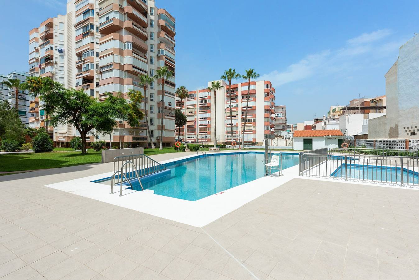 Hel lejlighed, Apartment 'Lucía' with Shared Pool, Wi-Fi and Air Conditioning in Playa de Torre del Mar, Torre del Mar