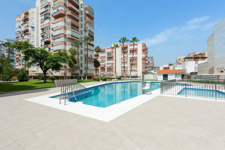 Appartement entier, Appartement 'Lucía' avec piscine partagée, Wi-Fi et climatisation in Torre del Mar, Vélez-Málaga