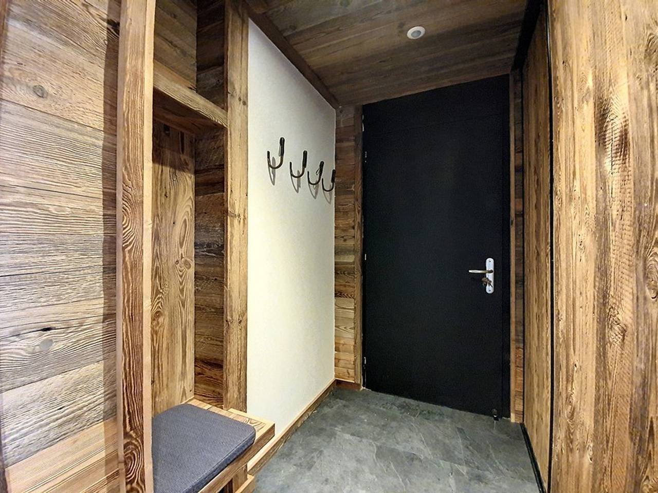 Ganze Wohnung, Renovierte 3-Zimmer Wohnung in Les Menuires, 8 Pers, Balkon, Direkt an Pisten in Les Menuires, Saint-Martin-de-Belleville