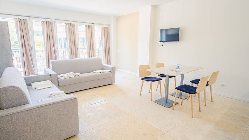 Gîte pour 4 personnes, avec terrasse ainsi que jardin et piscine à Desenzano del Garda - 2